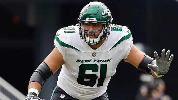 Jets offensive tackle Max Mitchell looks to block against the Steelers.